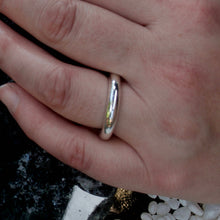 Load image into Gallery viewer, Heavy Weight Round Ring