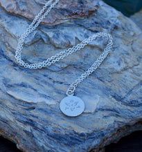 Load image into Gallery viewer, Round Flower Pendant
